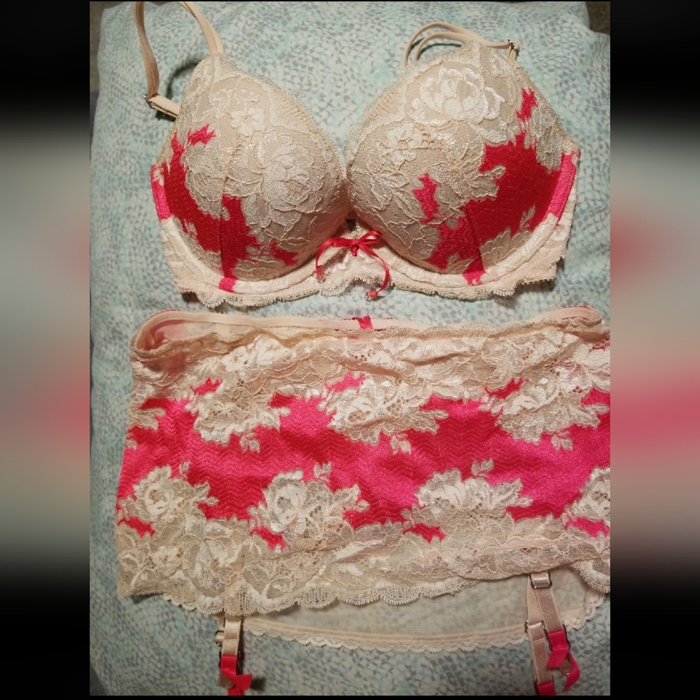 Victoria Secret 32D Lingerie Set